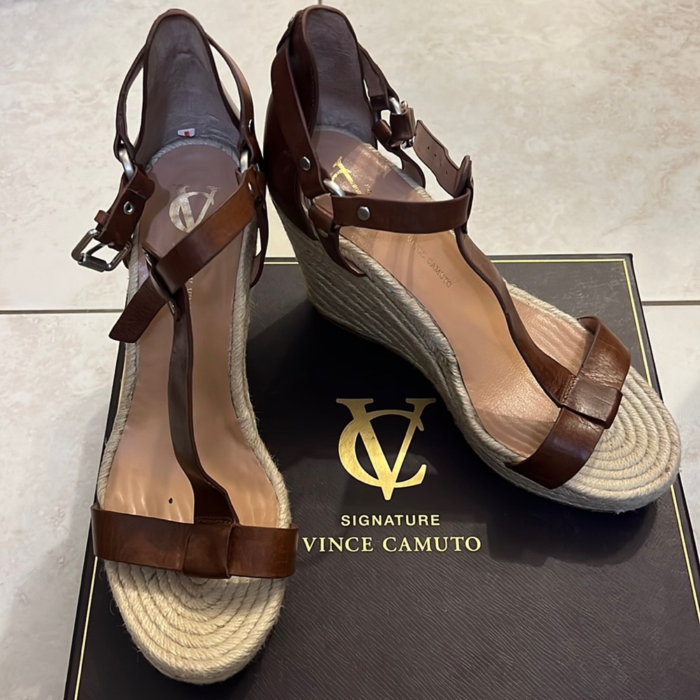 Vince Camuto. Style: Vi-Diesha. Color/Material: Cuoio Elbamatt